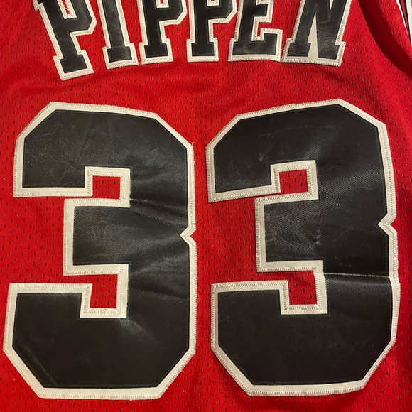 Jordan and Pippen XL jerseys - Picture 4 of 6
